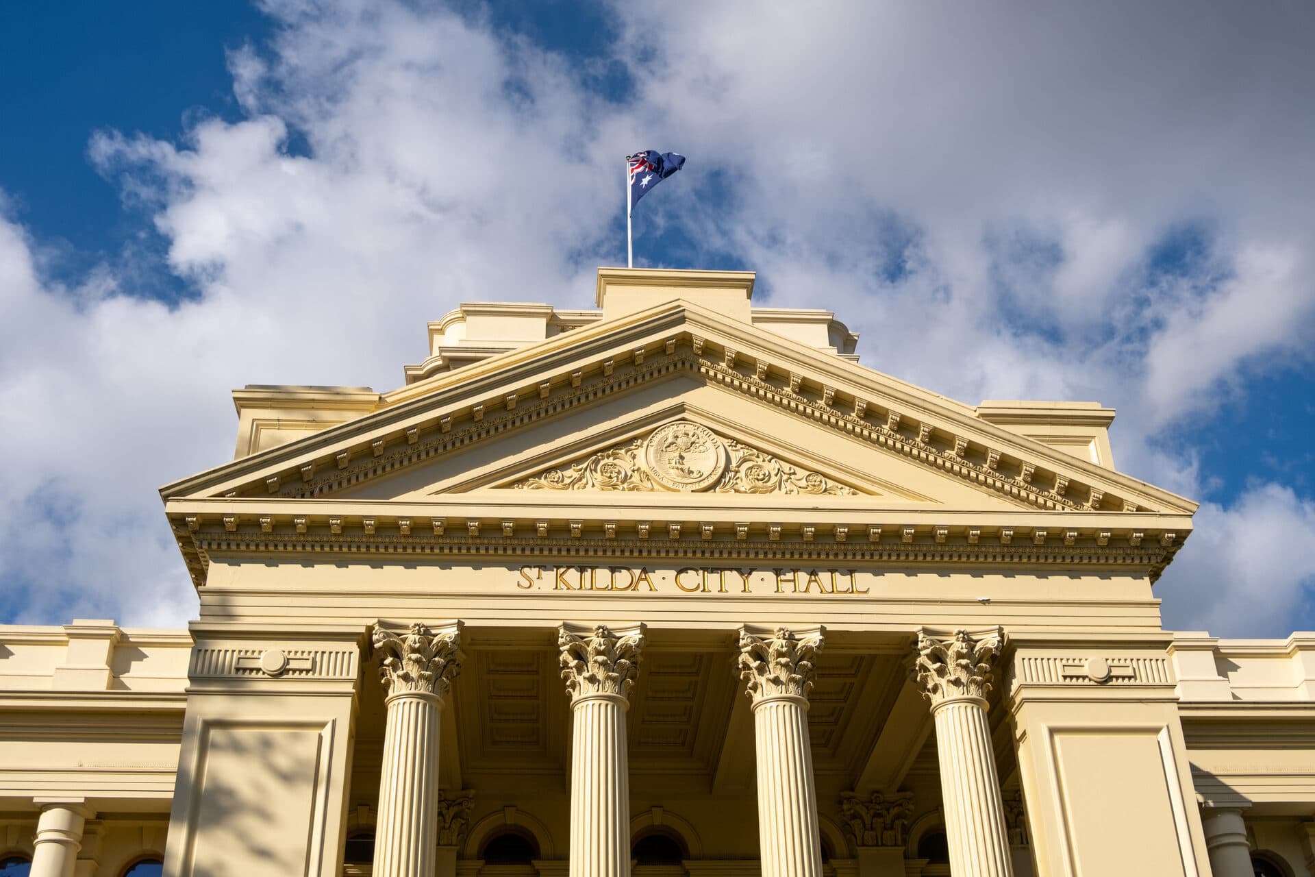 Persone vere, non algoritmi